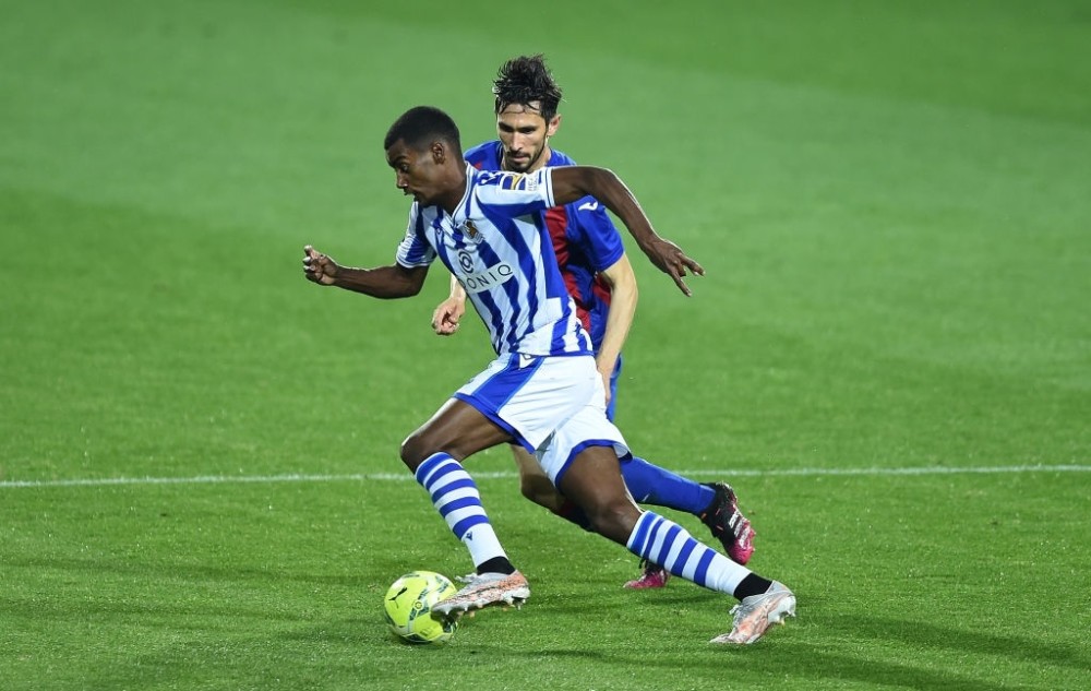 关于西甲冲刺阶段走向成谜，底特律活塞篮板制胜，引发热议，赛程密集仍需轮换的信息